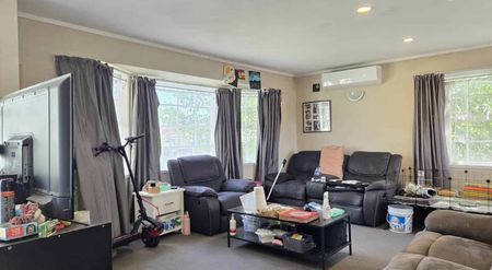 Family Comfort: 3 Bedrooms, Spacious Living, a... - Photo 4