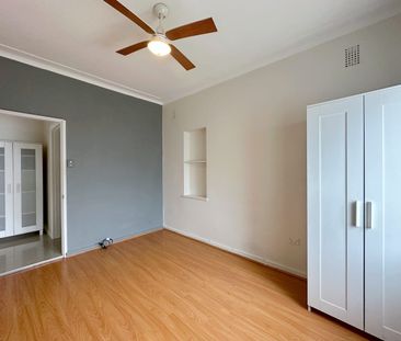 Bright & Spacious 3 Bedroom Villa Walking Distance to All Amenities - Photo 6