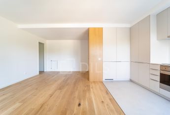 Apartamento T2 no Porto com varanda, garagem e arrumos