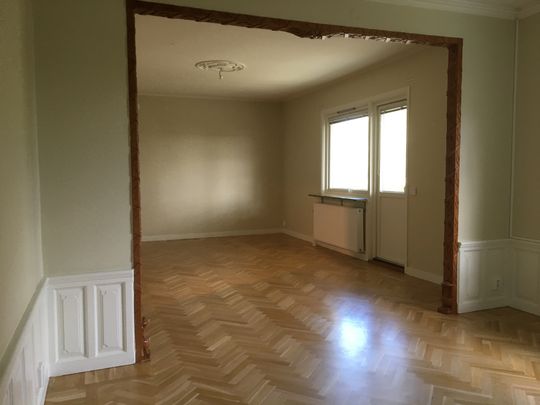 Lägenhet med två inglasade balkonger - Foto 1