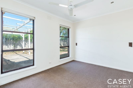 54 Endeavour Drive, Cranbourne North - Photo 3