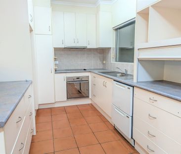 PLENTY OF ROOM 15 MINUTES FROM CBD - Photo 6