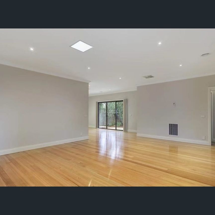 Low Maintenance Single Level House - Photo 1