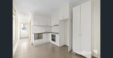 Be Close To The Action! - Photo 4