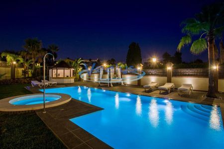 Superbe exclusive Villa de 14 dormitorios dans le centre de Marbella à 120 m de la plage! - Photo 4