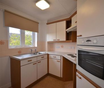 1 bedroom retirement property to rent - Photo 4