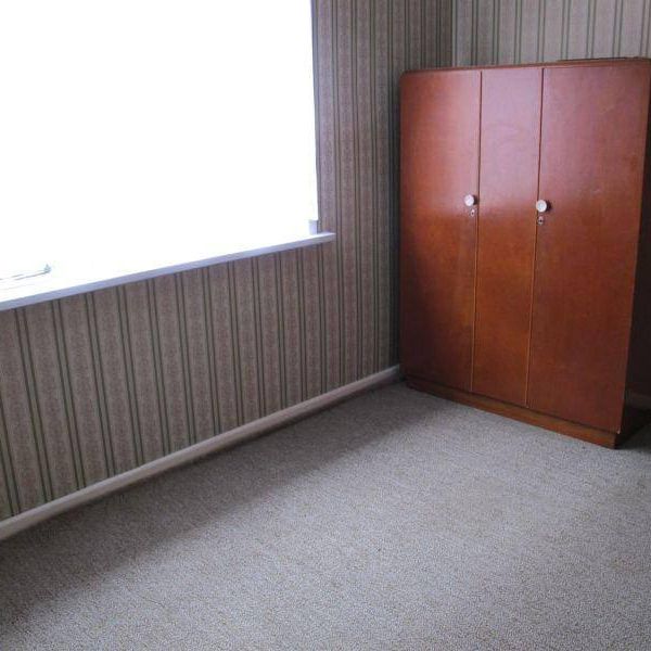 Conveniently close to transport & Altona Gate - Photo 1