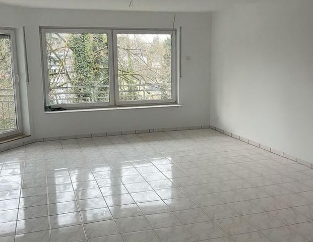 NEU sanierte 3-Zimmer Wohnung mit großem Balkon - Photo 1