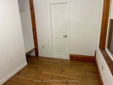 Property For Lease | N9262129 - Photo 5