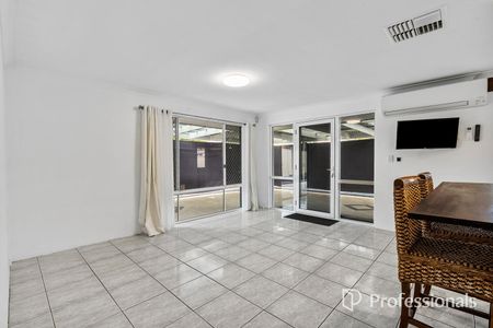 SPACIOUS FAMILY LIVING IN A PEACEFUL CUL DE SAC - Photo 4