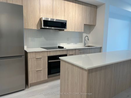 For Lease - 2501 Saw Whet Boulevard Unit# 232, Oakville, Ontario - Photo 2