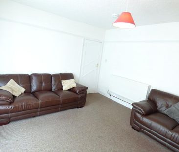 4 bedroom semi-detached house to rent - Photo 2