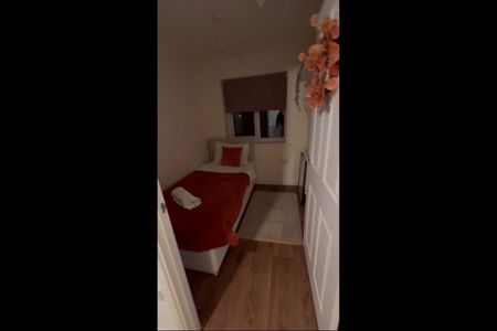 3 Bed Detached House, Beastow Road, M12 - Photo 4