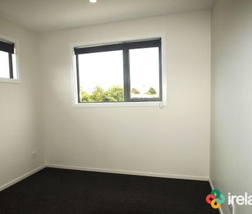 Two Bedroom Beauty - Photo 2