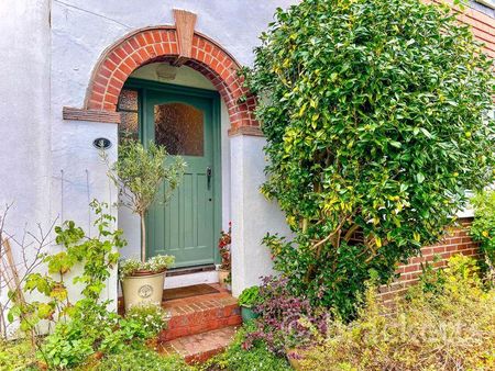 3 bedroom semi-detached house to rent - Photo 3