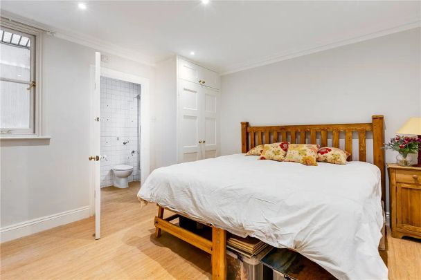 4 bedroom house in London - Photo 1