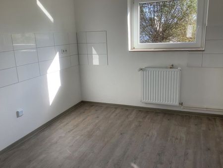 Frisch sanierte 2-Zimmer-Wohnung mit Balkon - Foto 2