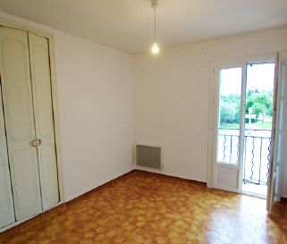 Location Appartement 4 pièces 96m² GAREOULT 83136 - Photo 2