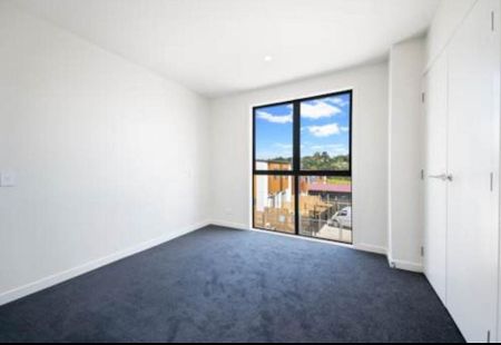 3 Bedroom property in Flatbush - Photo 3