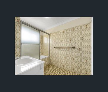 Cute Unit in Perfect Inner City Location - Photo 3