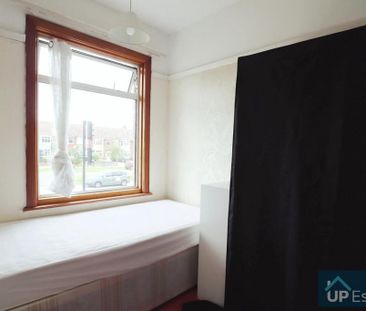3 bedroom end of terrace house to rent - Photo 4