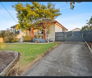 3 BEDROOM COASTAL CHARM - Photo 3