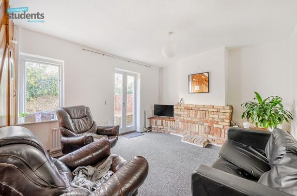 4 bedroom terraced house to rent - Photo 1