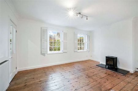 Superbly presented 3 bedroom house with garden and conservatory. - Photo 5