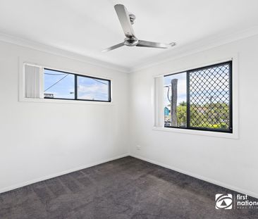 FOUR BEDROOM TOWNHOUSE IN THE HEART OF CLEVELAND - Photo 2