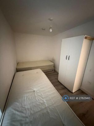 3 bedroom flat to rent - Photo 1