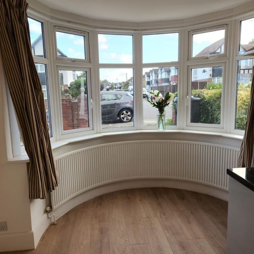 Studio To Let - Photo 1