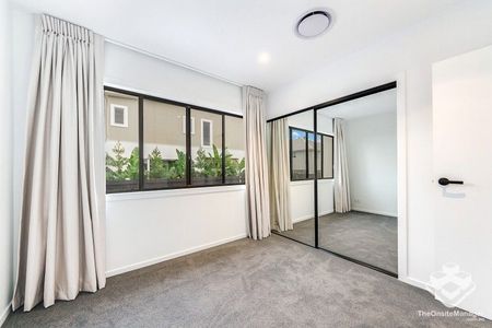 Luxurious Four Bedroom Terrace Home - Photo 5