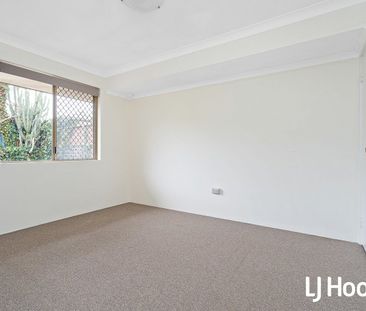 Large Family Home Situated on a huge 1,053m2 block - Photo 4
