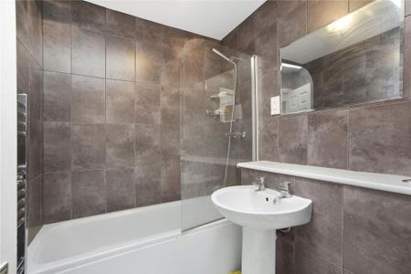 3 bedroom flat to rent - Photo 5