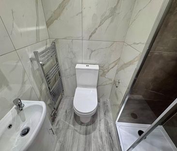 4 bedroom semi-detached house to rent - Photo 4