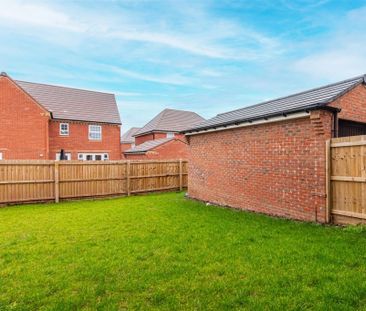4 bed House - Detached To Let - Photo 2