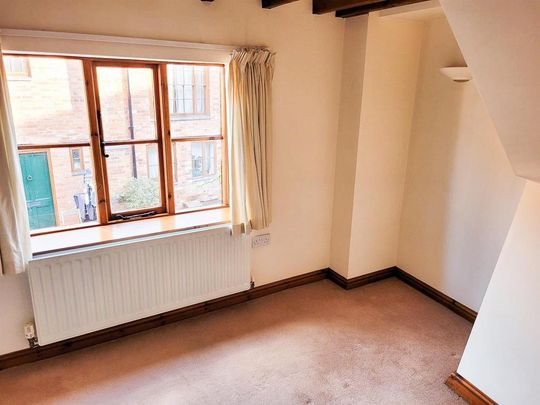 1 bedroom mews to rent - Photo 1