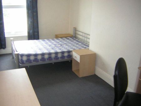 4 bedroom flat to rent - Photo 4