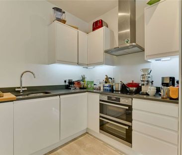 Central Guildford living with fantastic access to Guildford High St... - Photo 1