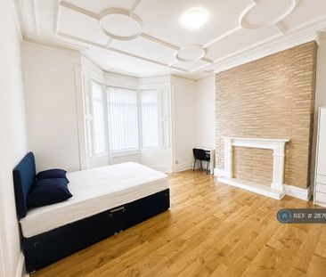 1 bedroom in a house share to rent - Photo 3