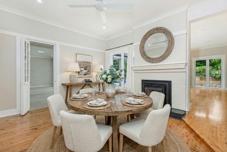 Spacious 5 Bedroom Family Home with Contemporary Interiors and Heated Pool - Photo 2