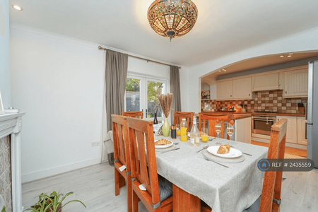 3 bedroom detached house to rent - Photo 4