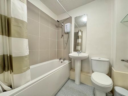 2 bedroom flat to rent - Photo 2
