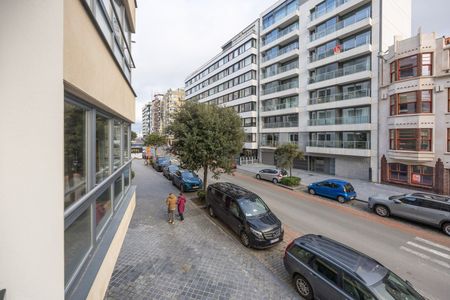 PRACHTIG, GEMEUBELD APPARTEMENT MET 2 SLAAPKAMERS NABIJ HET BRUISEND STADSCENTRUM - Foto 3