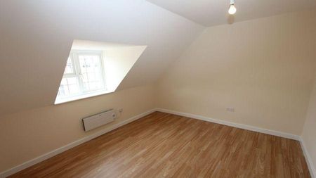 3 bedroom flat to rent - Photo 4