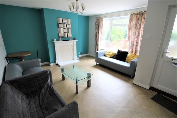 House - Terraced For Rent Blossom Square, Portsmouth - Photo 1