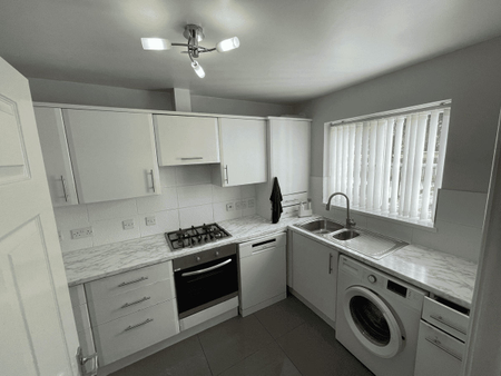 Kesteven Road, West Bromwich, B71 - Photo 4