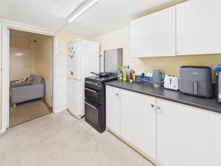 4 bedroom terraced house to rent - Photo 3