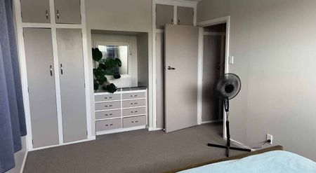 Sunny 3 bdm plus conservatory - Photo 2