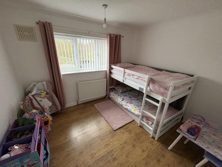 3 bedroom end of terrace house to rent - Photo 3